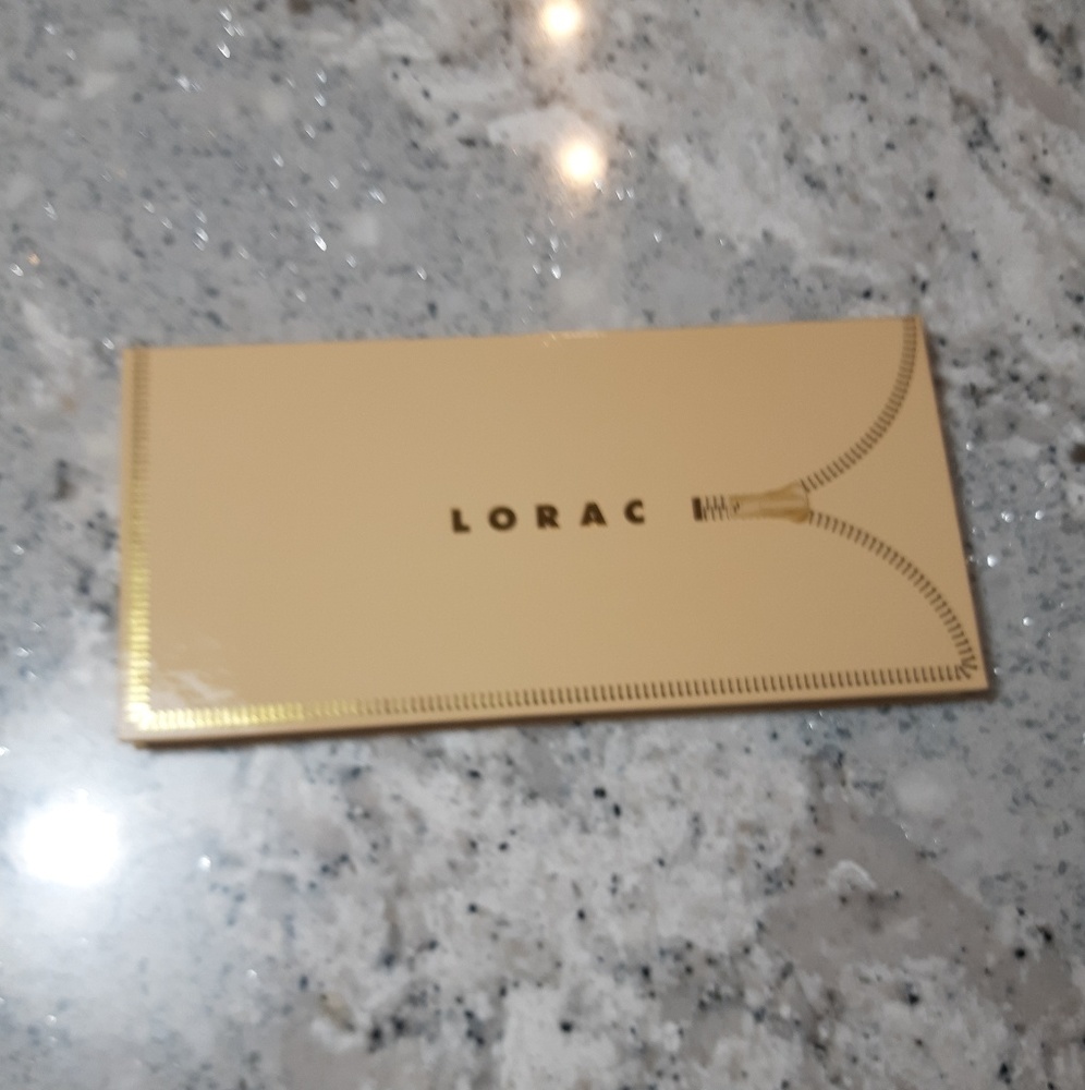 *** Lorac Unzipped eyeshadow palette